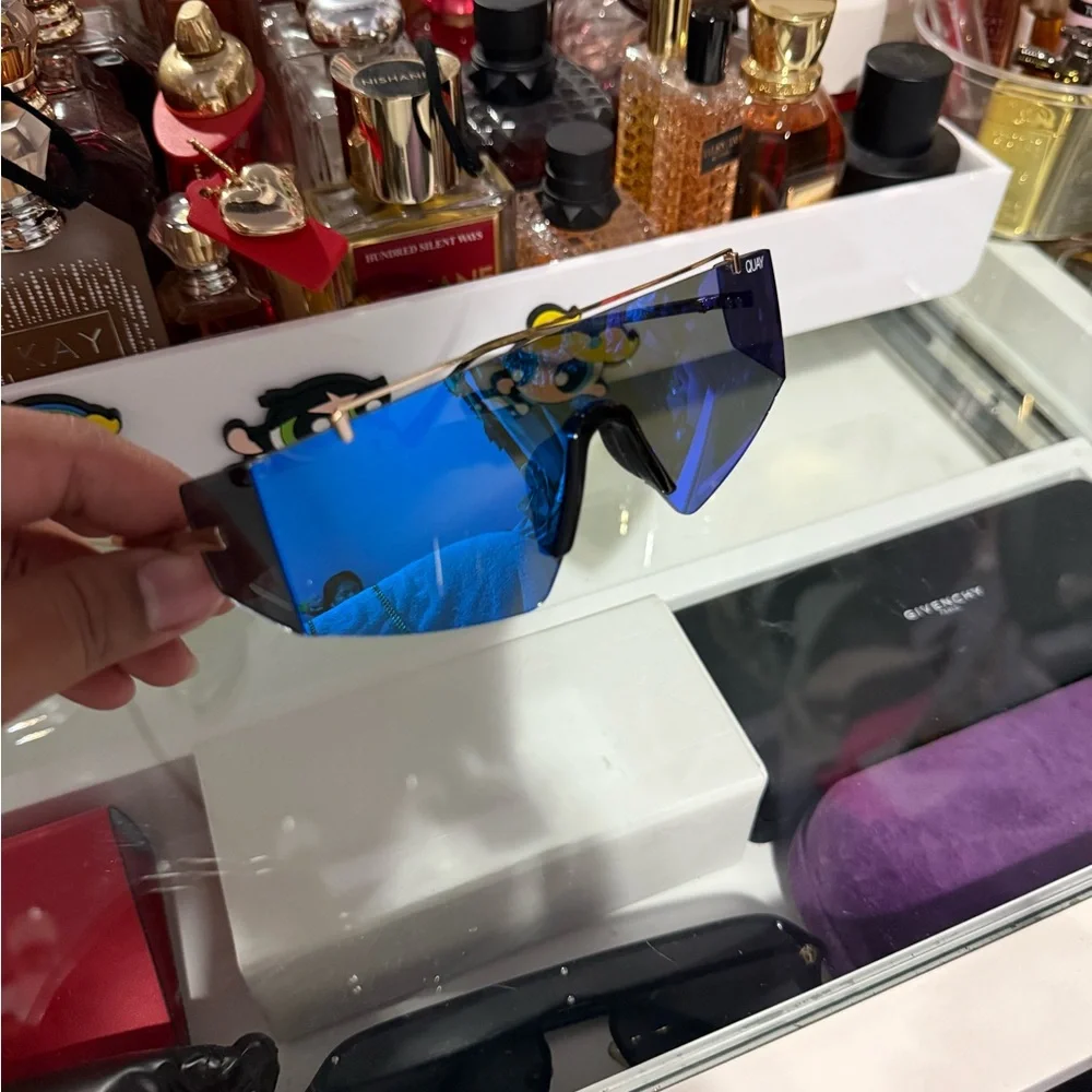 Quay Sunglasses - Picture 7 of 8